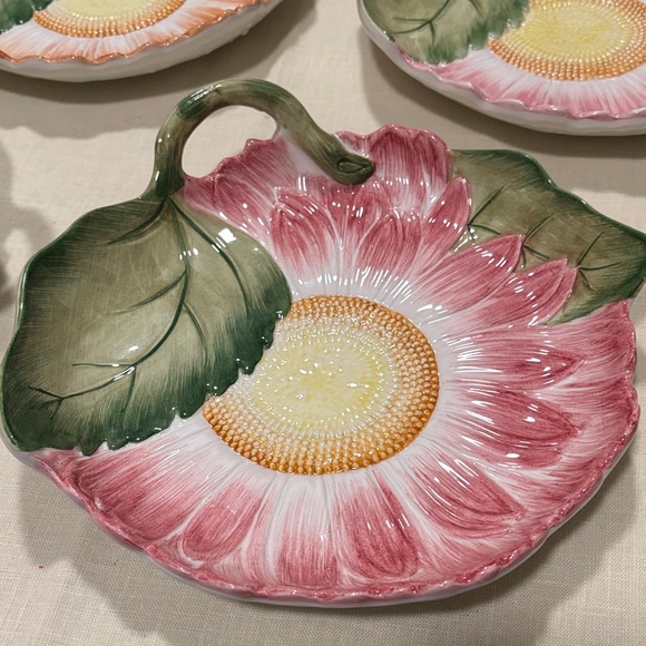 Tiffany & Co. Sunflower Plates in Pink, Orange, Yellow, and Green - Picture 3 of 7